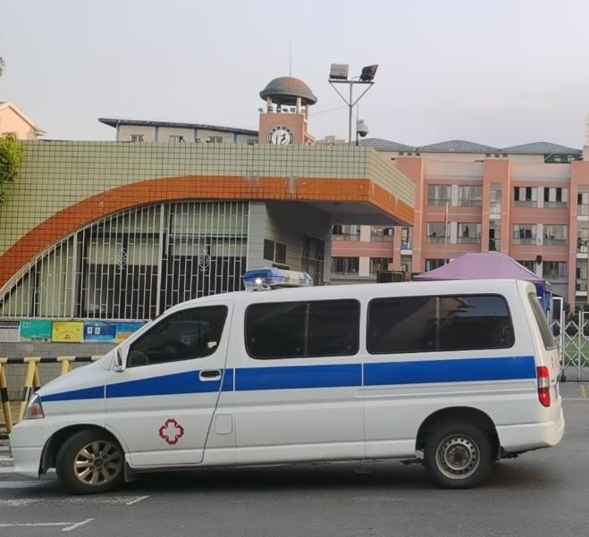 礼纪镇救护车出租护送骨折病人一公里多少钱